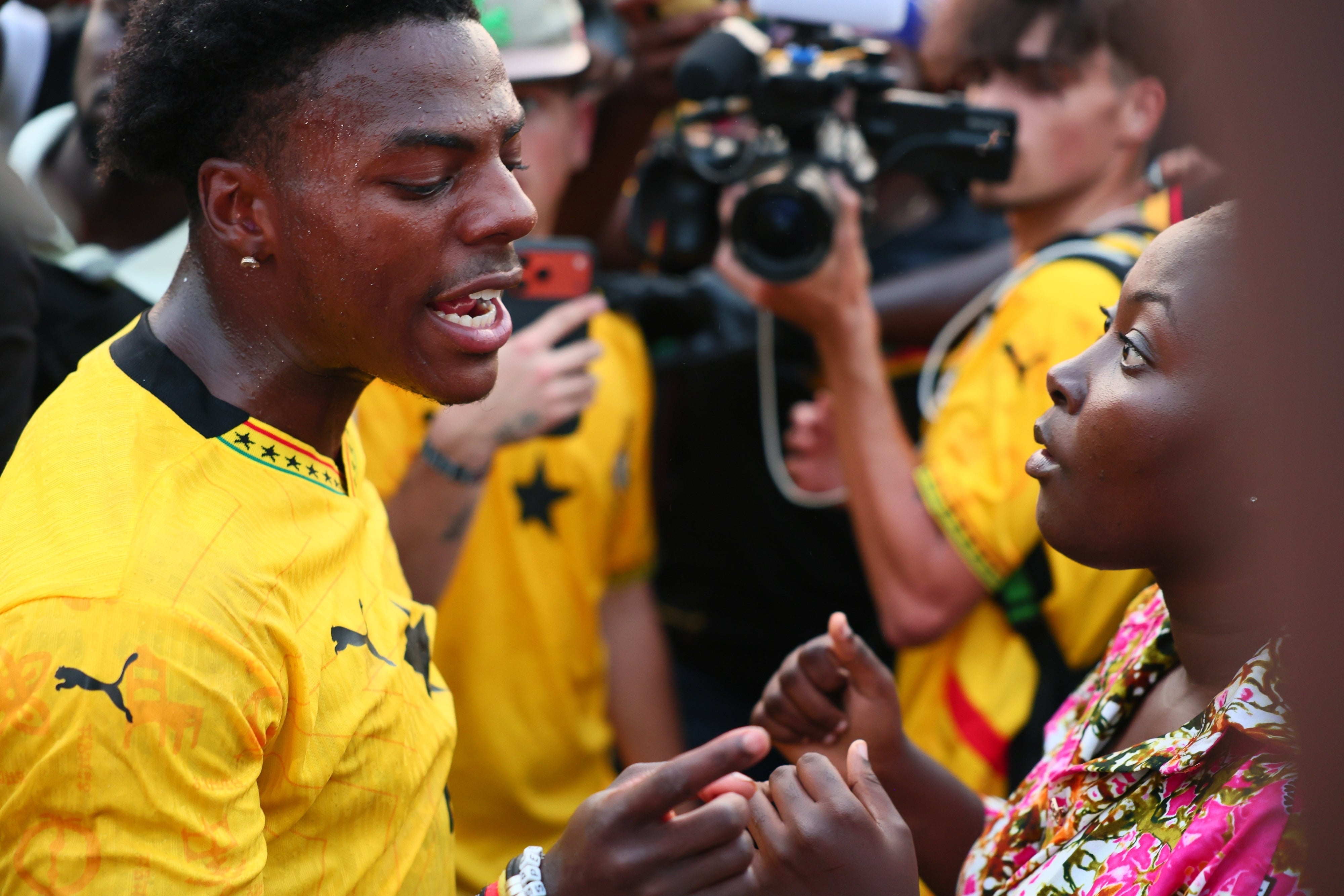 IShowSpeed se reúne con sus fans en la Plaza de la Independencia de Accra, Ghana