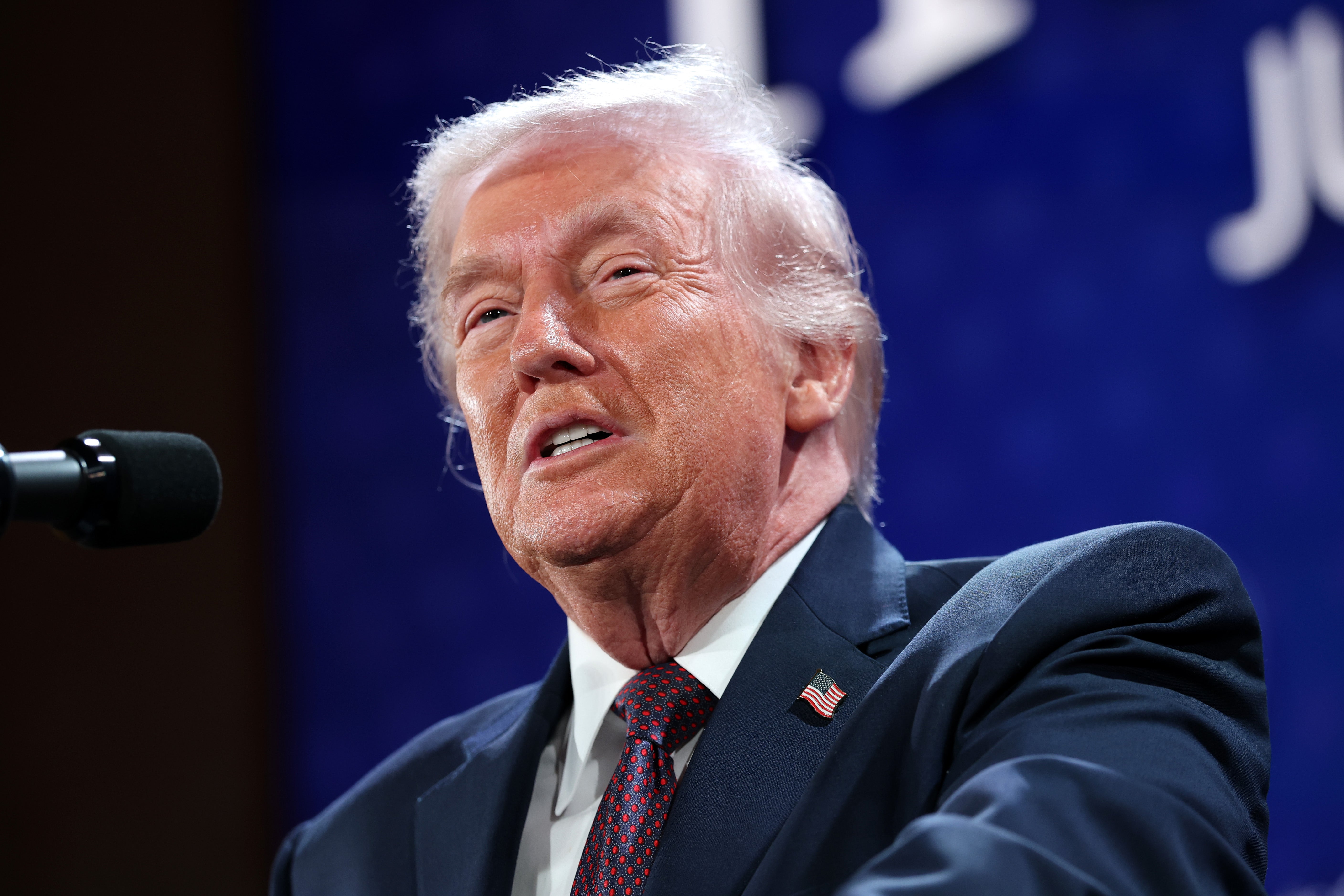 Trump anuncia apertura del espacio aéreo comercial de Venezuela