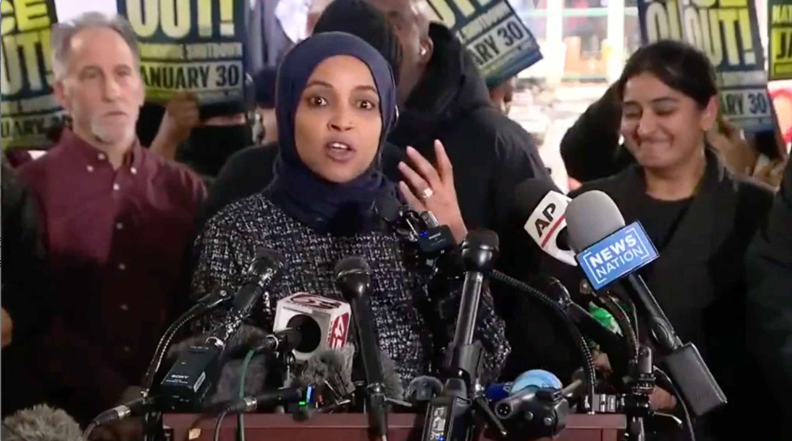 Ilhan Omar acusa a Trump de tener demencia y de estar “obsesionado” con ella 