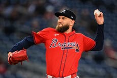 El lanzador Dylan Lee va al arbitraje salarial con los Bravos