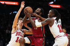 Ayo Dosunmu anota 29 puntos y lidera a Bulls en victoria 125-118 sobre el Heat