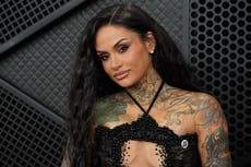 Celebridades en los Grammy critican política migratoria de Trump