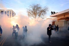 Alcalde de Portland exige salida del ICE de la ciudad tras nuevo choque con manifestantes