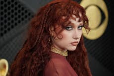 Chappell Roan deja Wasserman tras vincularse a su director con archivos de Epstein