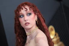 Chappell Roan revive el vestido con piercing en el pezón que “estremeció” al público