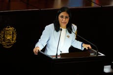 Encargada de negocios de EEUU se reúne con presidenta de Venezuela con miras a reabrir embajadas