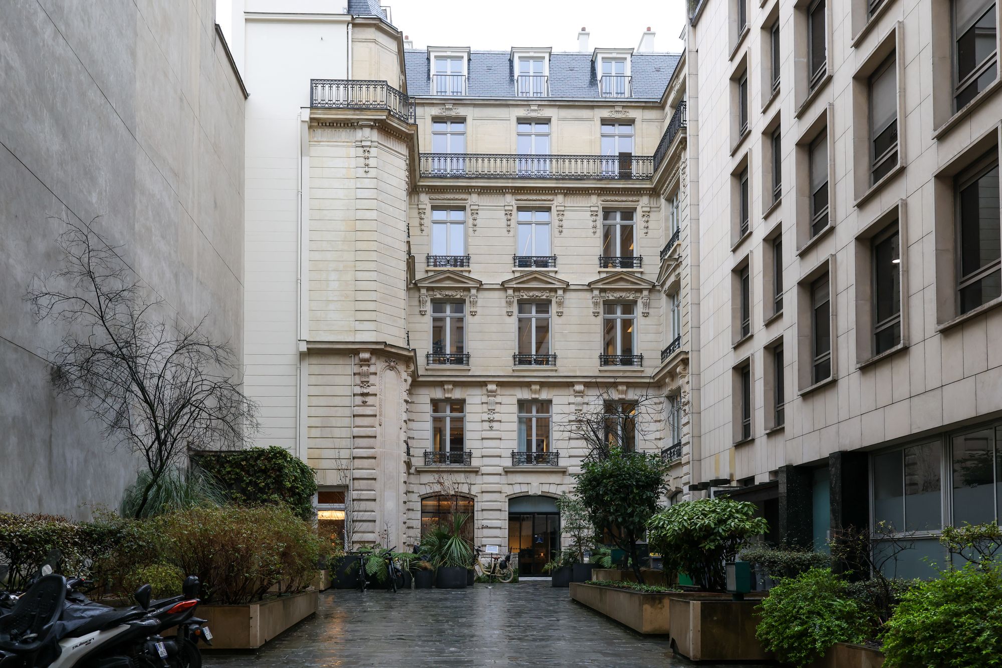 La policía francesa registró el martes las oficinas de X en París