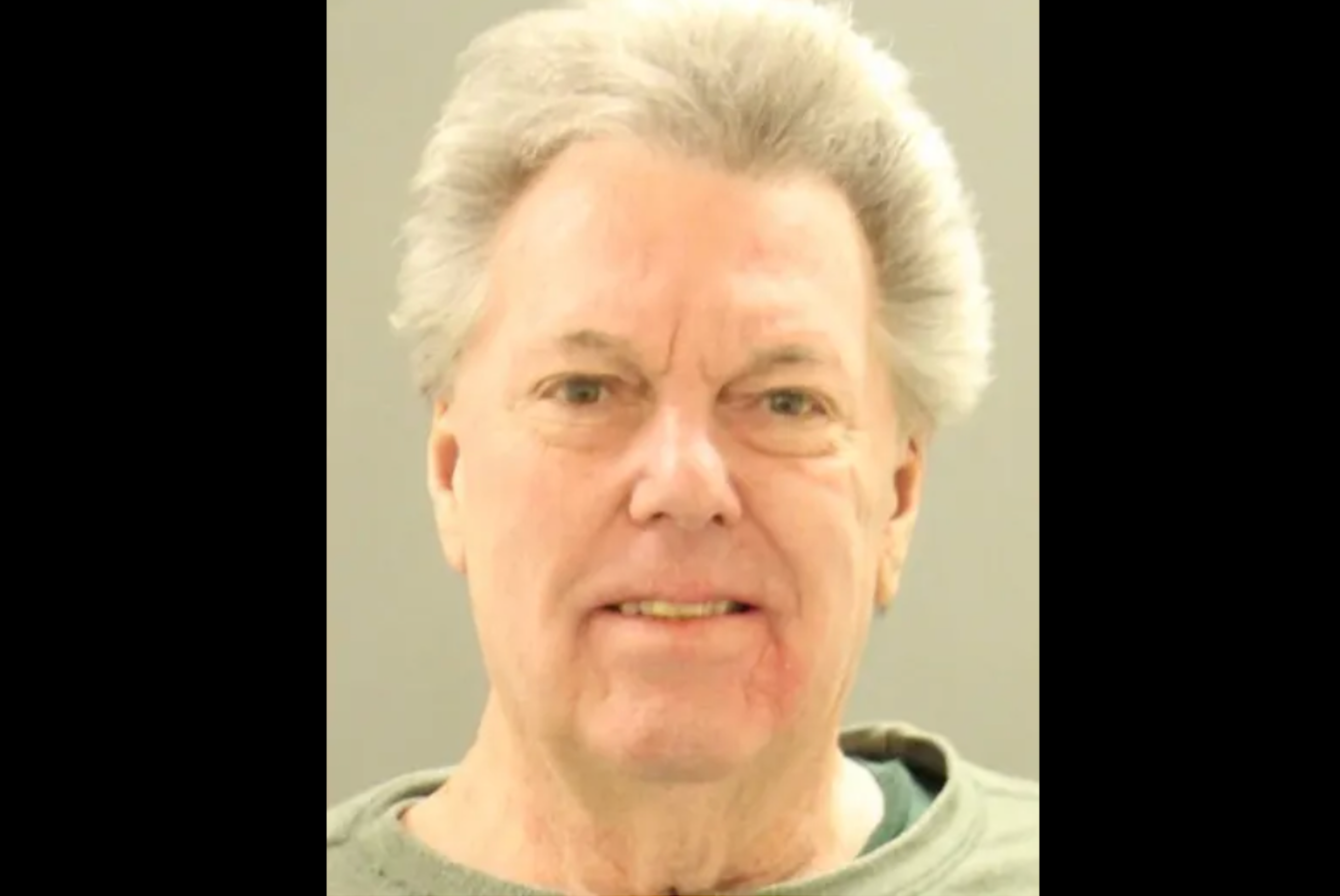 William Stevenson, exmarido de la antigua primera dama Jill Biden, fue detenido el lunes y acusado de asesinato en primer grado por la muerte de Linda Stevenson, de 64 años