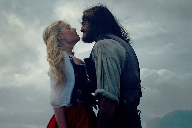 <p>Margot Robbie y Jacob Elordi protagonizan ‘Cumbres borrascosas’ de Emerald Fennell como Cathy y Heathcliff</p>