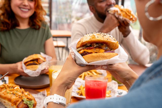 <p>Según una encuesta, las cadenas de hamburguesas, pollo y papas fritas generan fuertes preferencias entre los consumidores estadounidenses  </p>