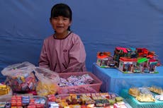 Niños bolivianos promueven la feria patrimonial de los sueños o de las miniaturas