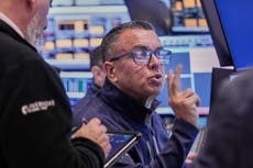 Caída de acciones tecnológicas y malas noticias en el mercado laboral en EEUU golpean a Wall Street