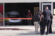 Conductora atropella a un ciclista y choca contra una tienda en Los Ángeles; hay 3 muertos