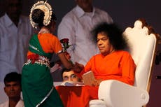 ¿Quién era Sathya Sai Baba, el guía espiritual de Nicolás Maduro y su sucesora, Delcy Rodríguez?