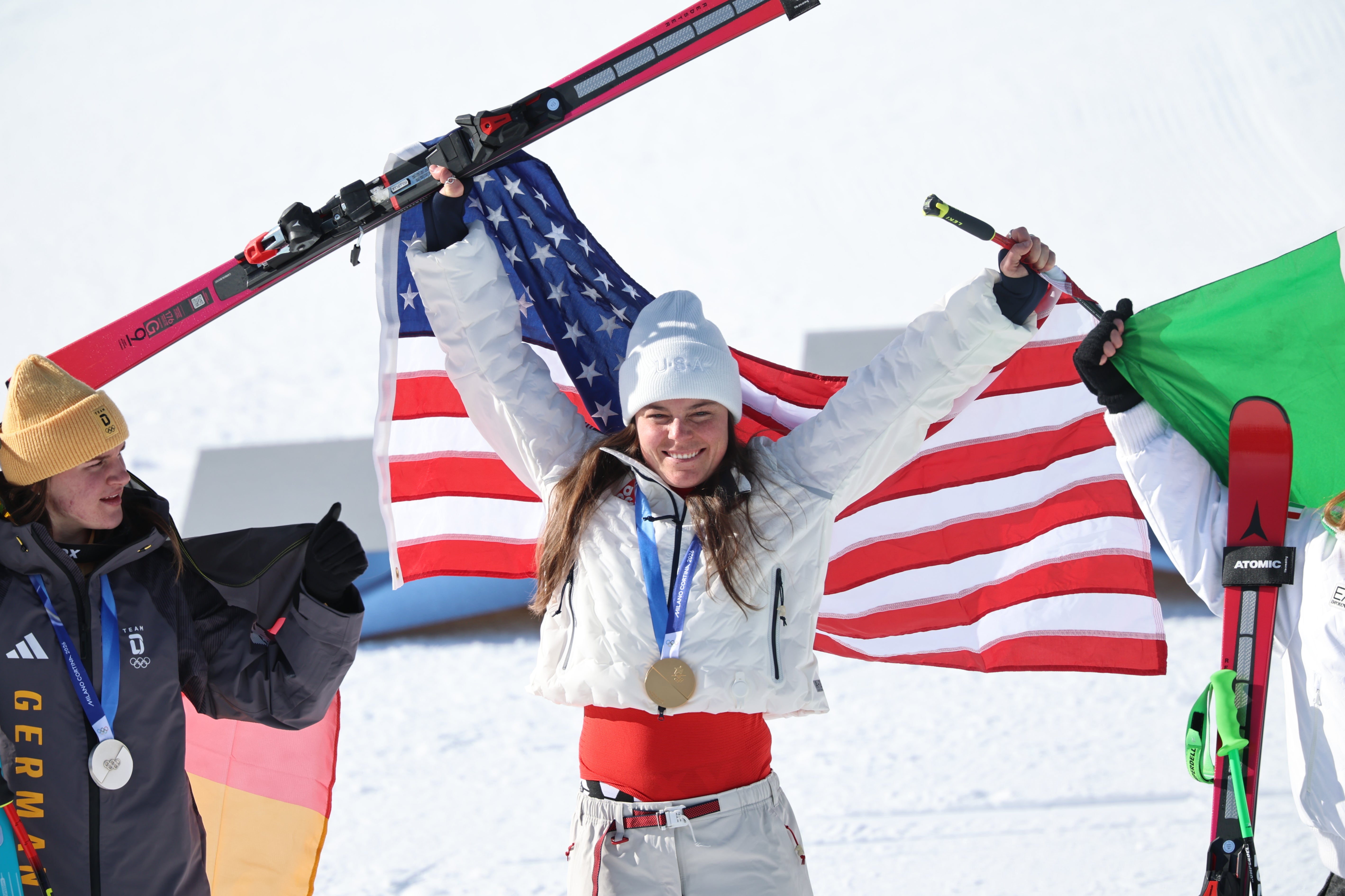 Breezy Johnson gana el primer oro de EEUU en los Olímpicos de Invierno tras caída de Lindsey Vonn