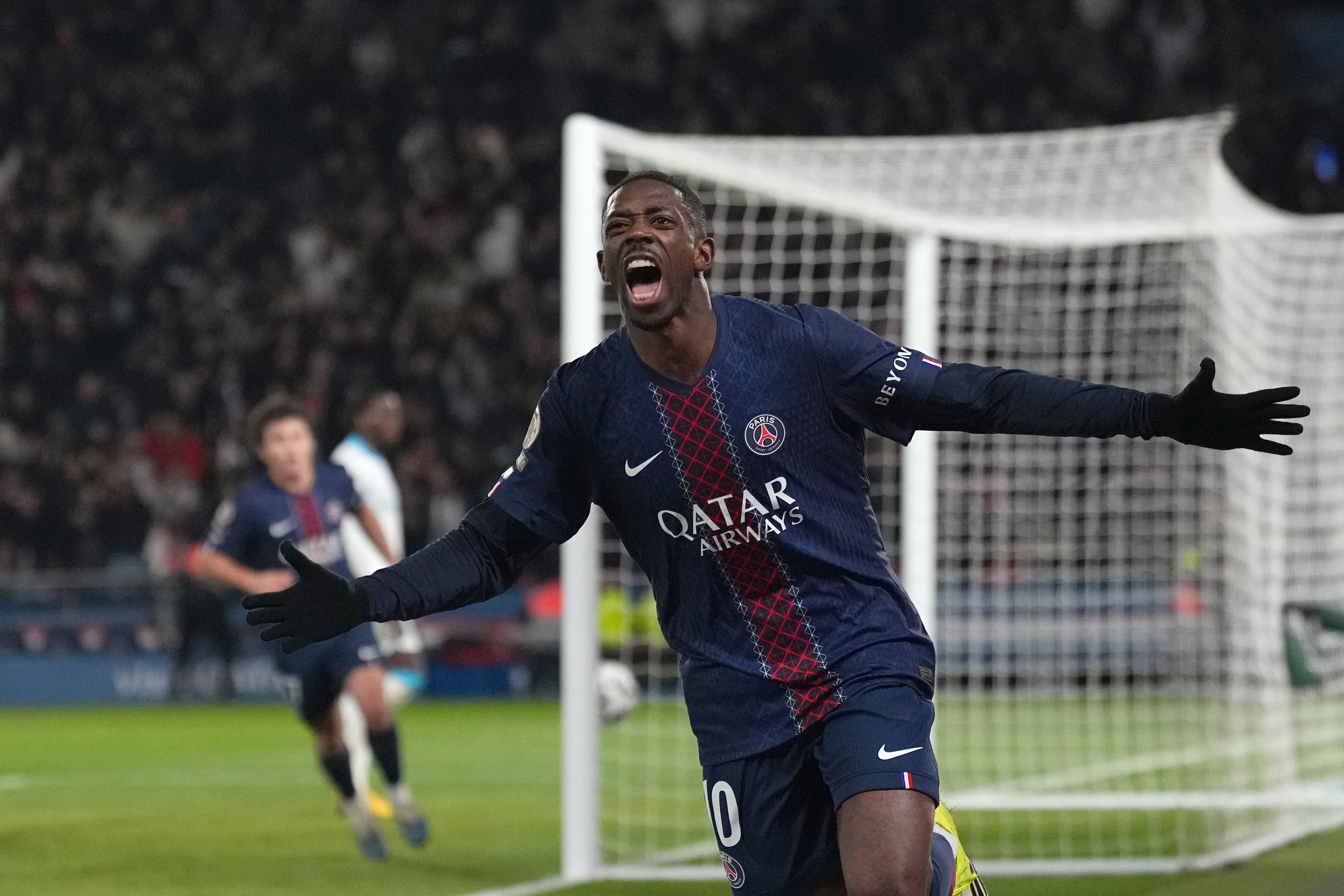 Dembélé brilla y el PSG aplasta 5-0 a su acérrimo rival Marsella y recupera el liderato en Francia