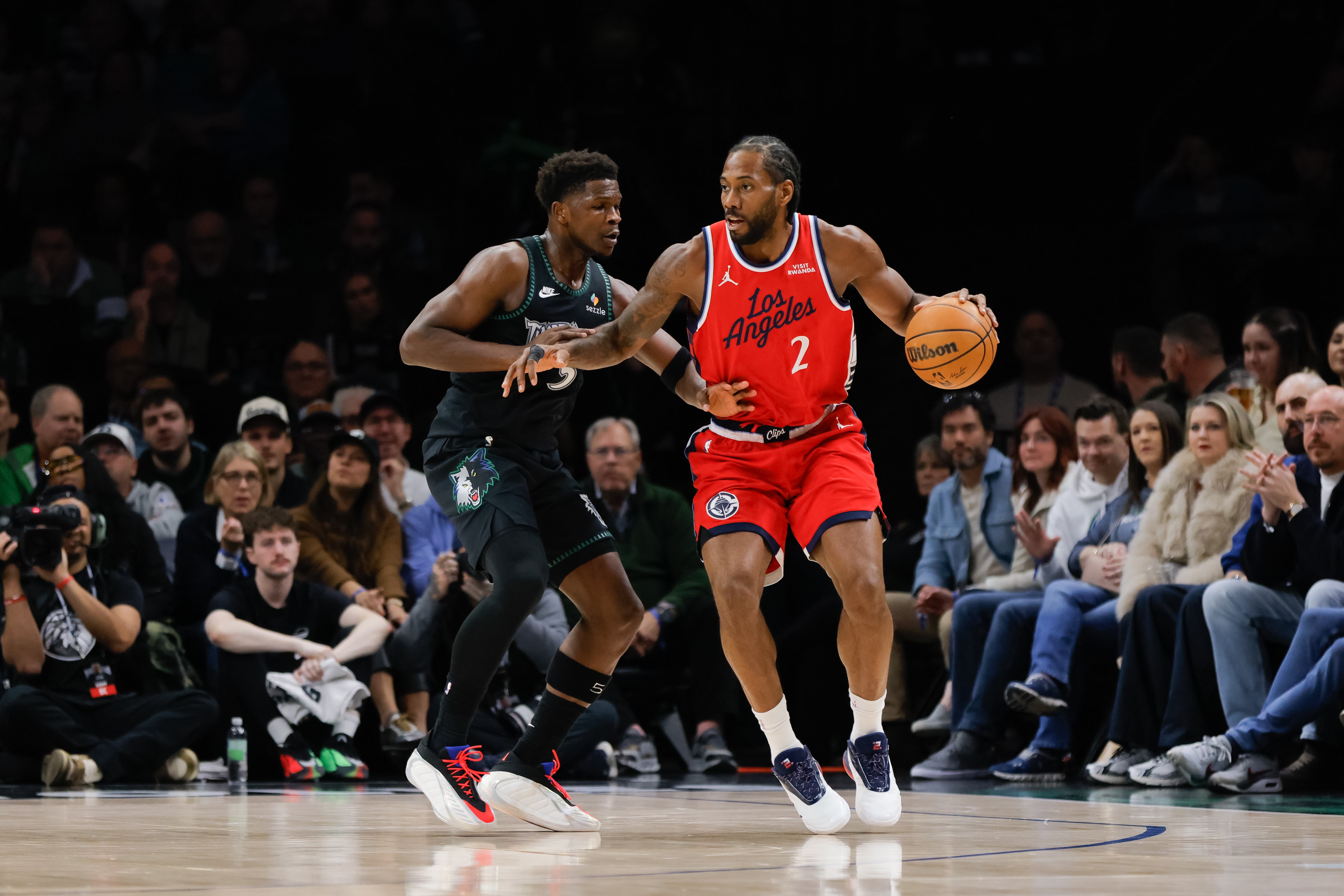Leonard anota 41 puntos y los Clippers aplastan 115-96 a unos Timberwolves en mala racha