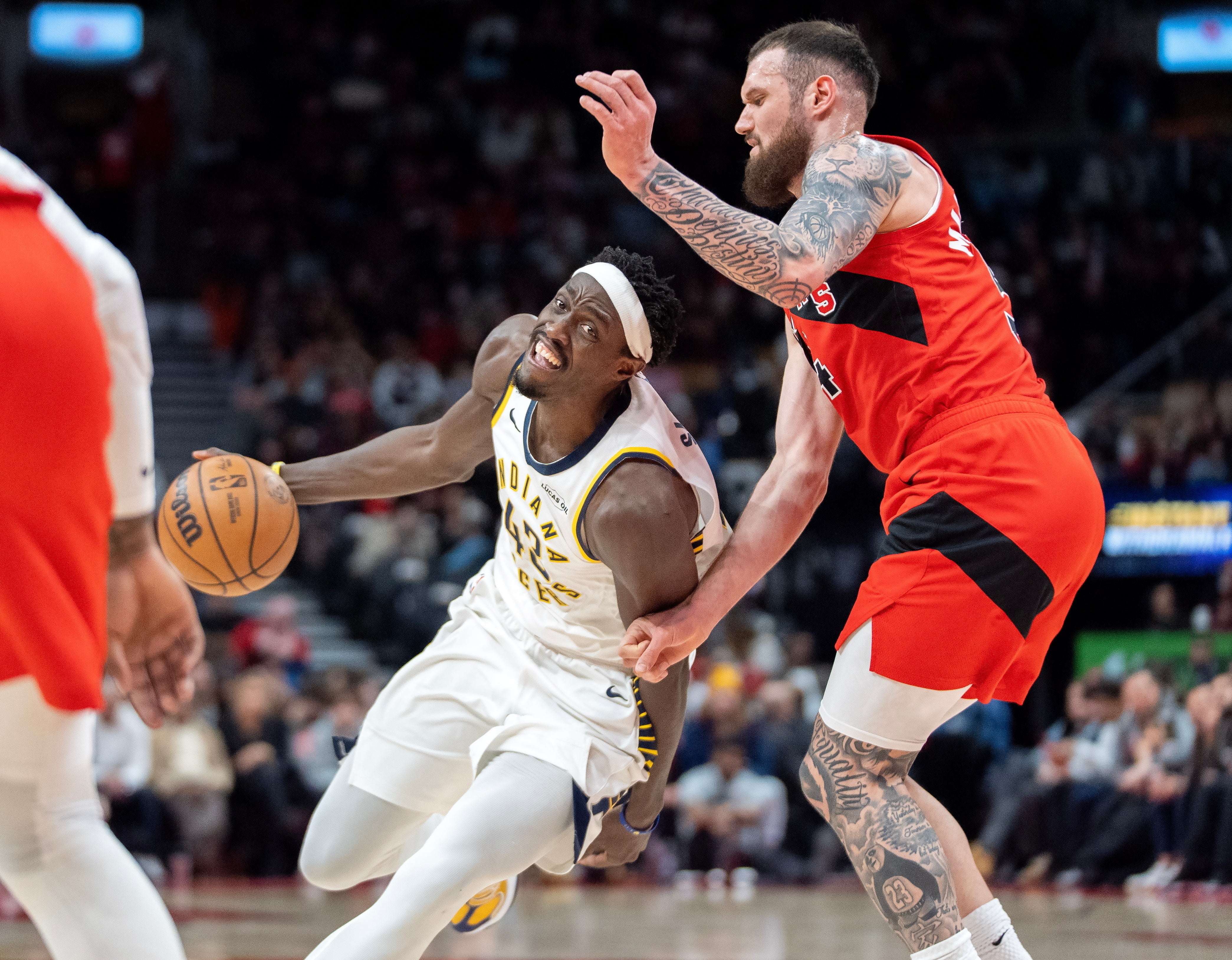 Barnes logra 25 puntos y 14 rebotes en victoria de Raptors 122-104 sobre Pacers