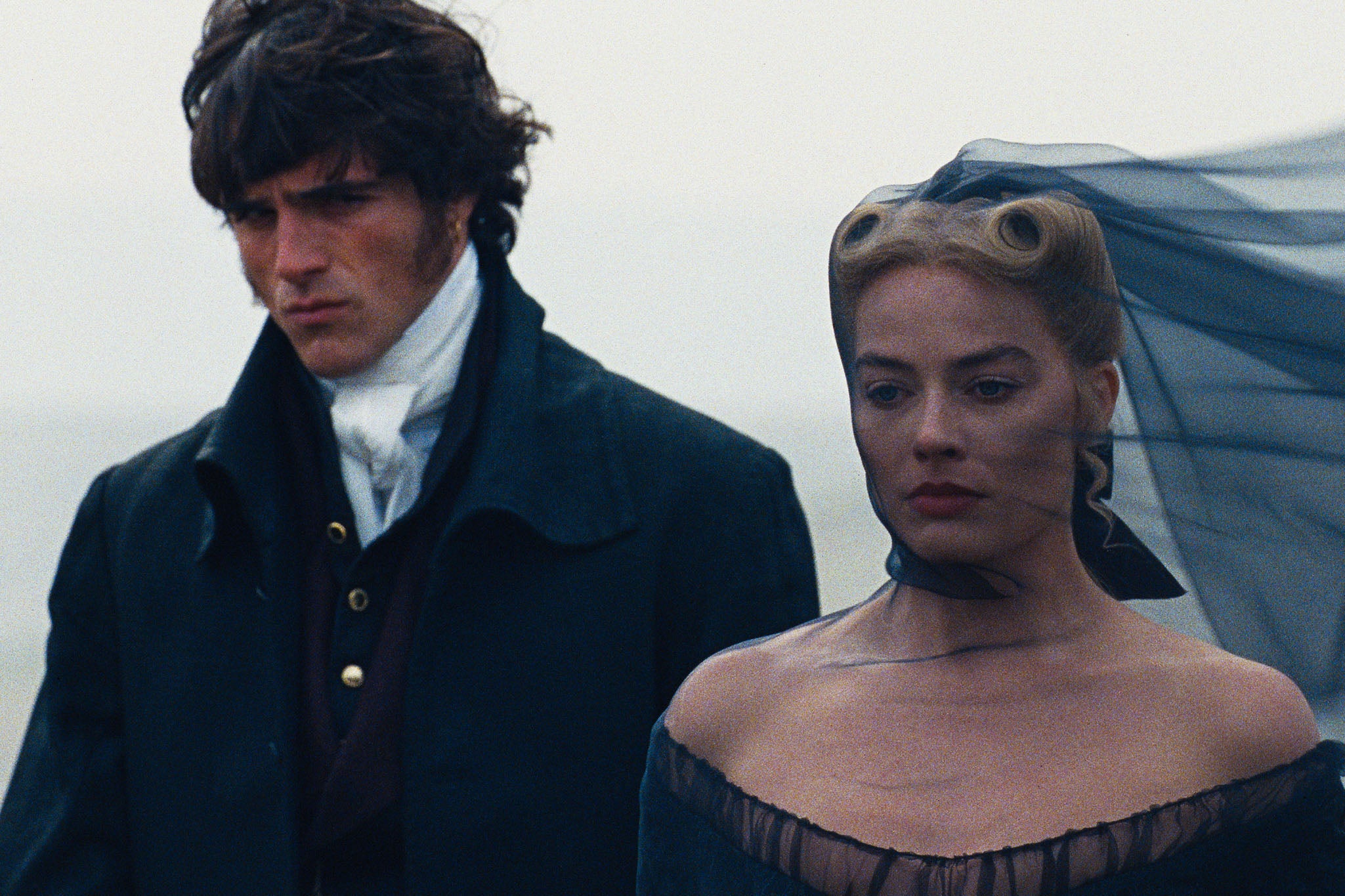 Jacob Elordi y Margot Robbie en '“Cumbres borrascosas”' de Emerald Fennell