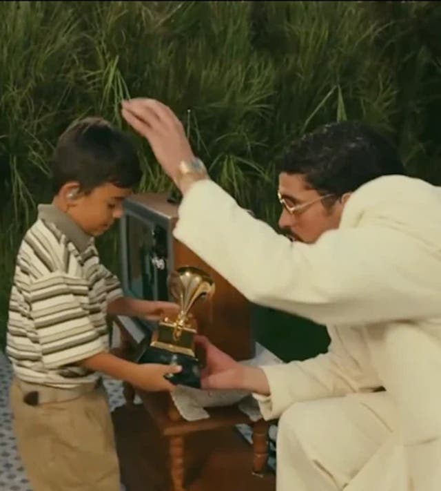<p>“Cree siempre en ti mismo”, le dijo Bad Bunny al niño mientras le entregaba su Grammy recién ganado durante el espectáculo del descanso de la Super Bowl</p>