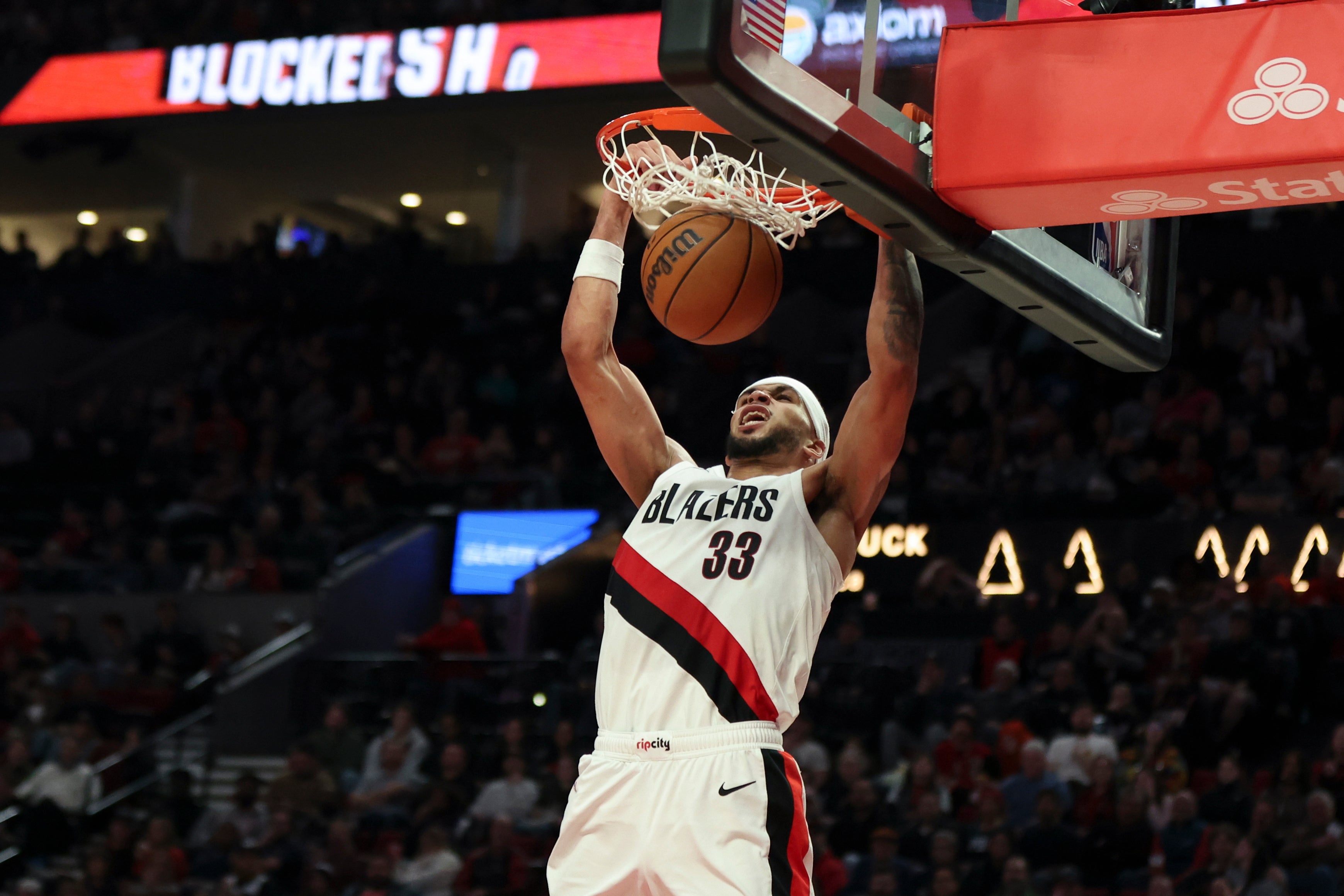 Camara brilla y los Trail Blazers usan un tercer cuarto de 49 puntos para vencer 135-118 a los 76ers