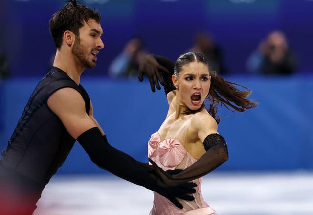 <p>Laurence Fournier Beaudry y Guillaume Cizeron, de Francia, durante la danza rítmica de los Juegos Olímpicos de Milán Cortina</p>
