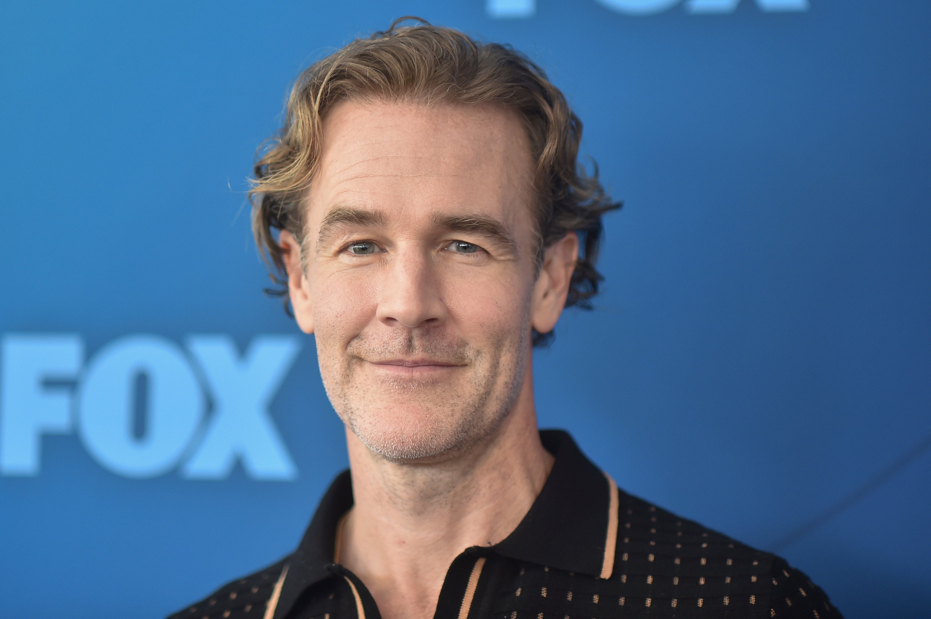 JAMES VAN DER BEEK-OBITUARIO