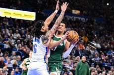 Exalero del Thunder Ousmane Dieng guía a Bucks a triunfo por 110-93 ante Oklahoma City