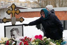Dos años después, la muerte de opositor ruso Navalny aún proyecta sombra sobre Rusia y Europa