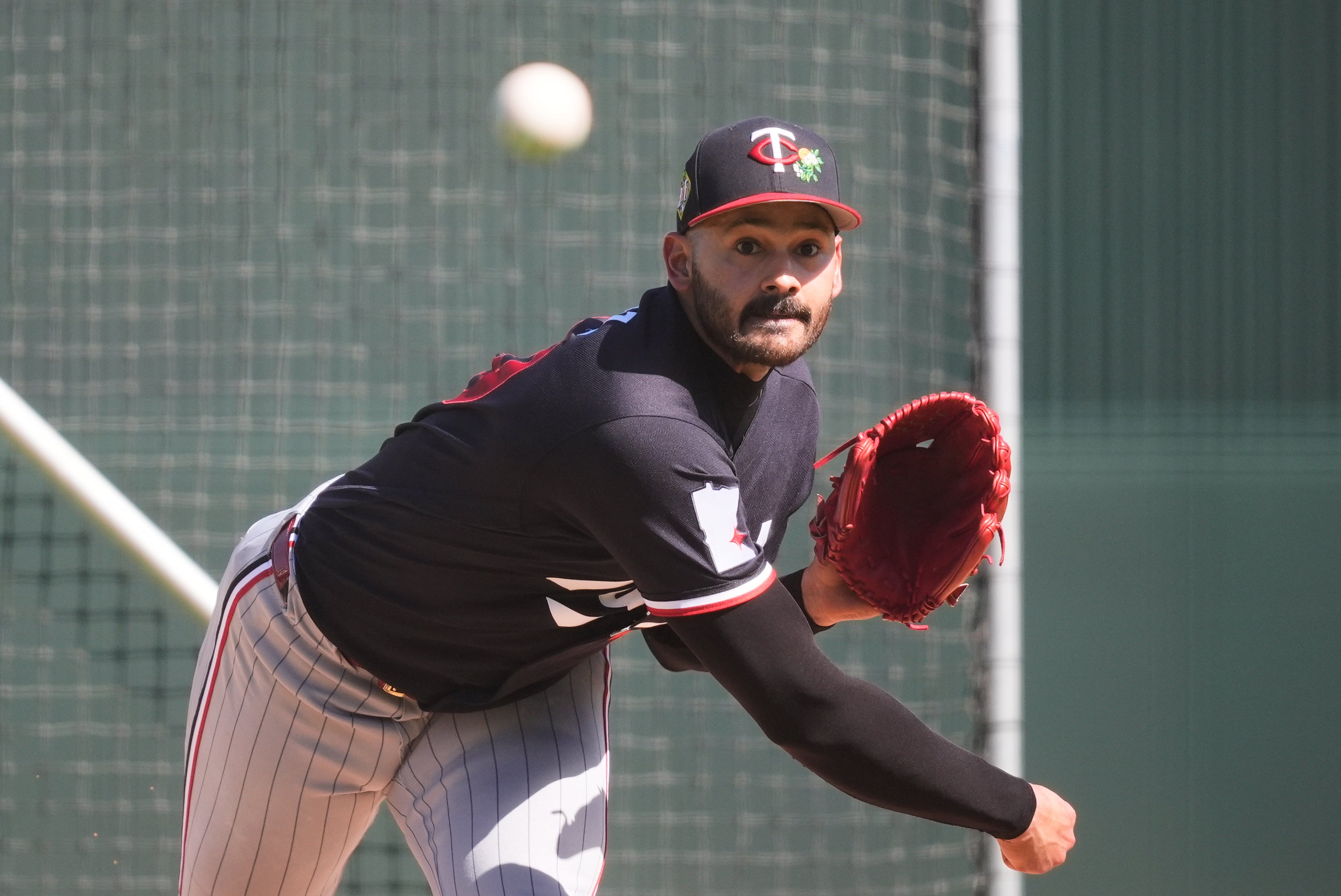 Mellizos: Pablo López termina temprano sesión de bullpen por dolor de codo