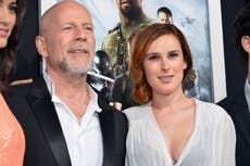 Rumer, hija de Bruce Willis, dice que tiene cuatro trabajos para mantener a su hija