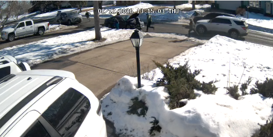 Un video captó el momento en que los agentes de ICE se abalanzaron sobre Flores para detenerlo cerca de su casa de Minneapolis