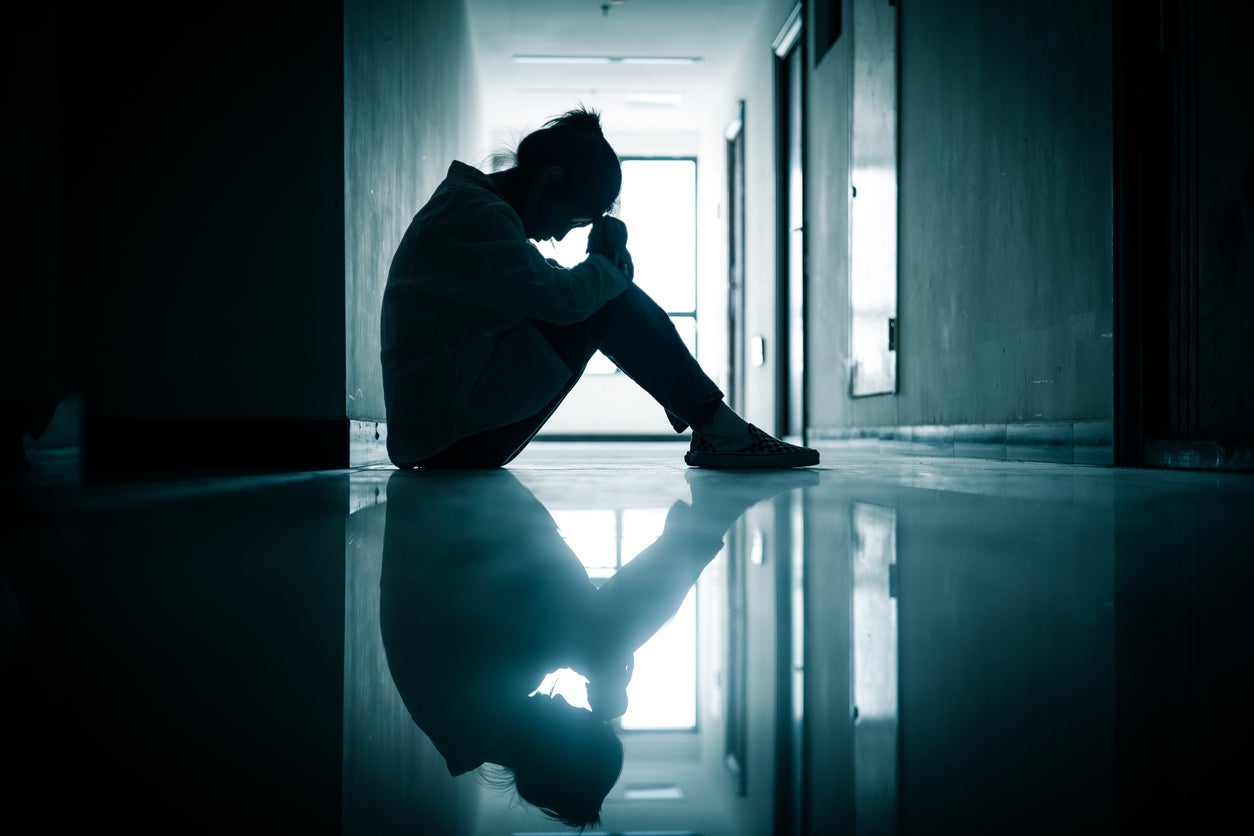 Siete de cada 10 jóvenes de la generación Z se sienten más solos de lo que esperaban