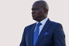 Gabón suspende acceso a redes sociales; críticos acusan al líder de reprimir disidencia