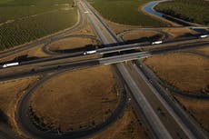 Gobierno de EEUU ordena el cierre de más de 550 escuelas de manejo comercial por fallas de seguridad