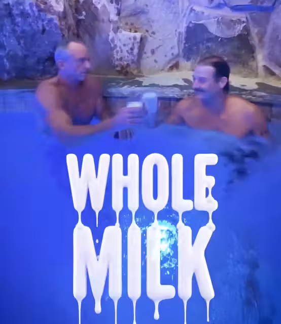 RFK Jr. y Kid Rock bebiendo leche juntos en un nuevo vídeo publicado por el secretario de Salud y Servicios Humanos