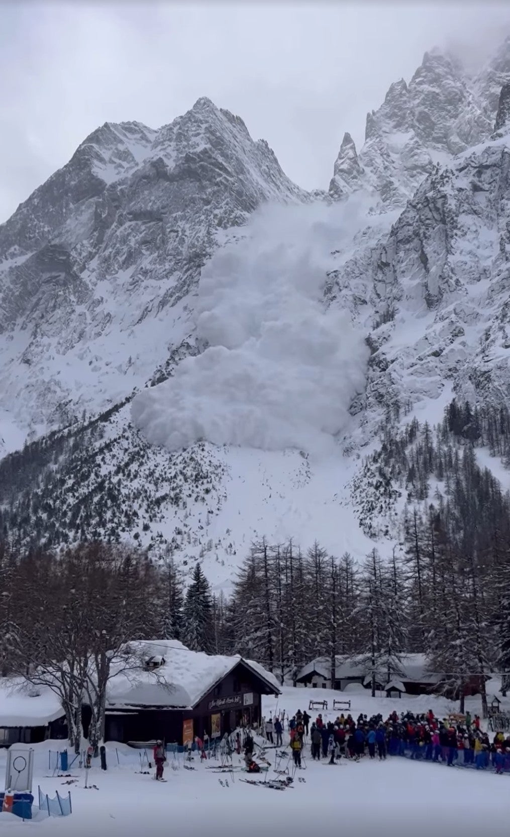 La avalancha impactó el telesilla de Zerotta, en Val Veny