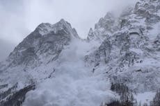 Momento de terror: avalancha arrasa con esquiadores en los Alpes de Italia
