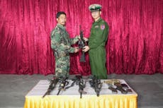 Líder de la resistencia en Myanmar se entrega al Ejército tras choques con fuerza rival