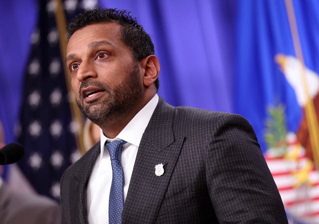 <p>El director del FBI, Kash Patel, ha despedido a los agentes del FBI que trabajaron en la investigación sobre los documentos clasificados acaparados por el presidente Trump en su finca de Florida —que también tenían formación especial en el manejo de las amenazas de Irán, según un informe</p>