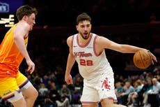 Durant anota 35 puntos y Rockets aguantan para vencer a Hornets por 105-101