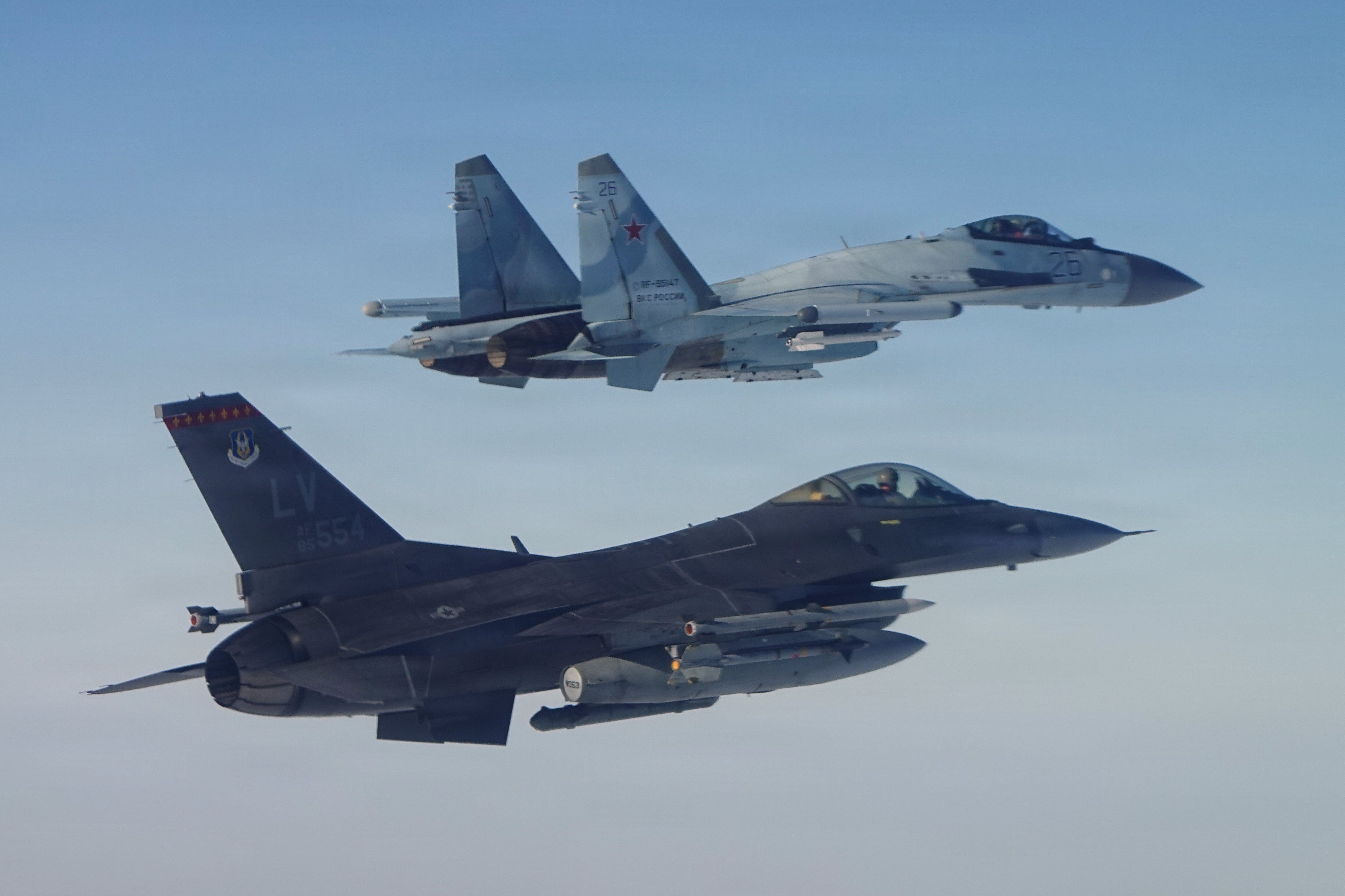 Comando de EEUU y Canadá intercepta 5 aviones rusos cerca de Alaska, pero dice que no hubo amenaza