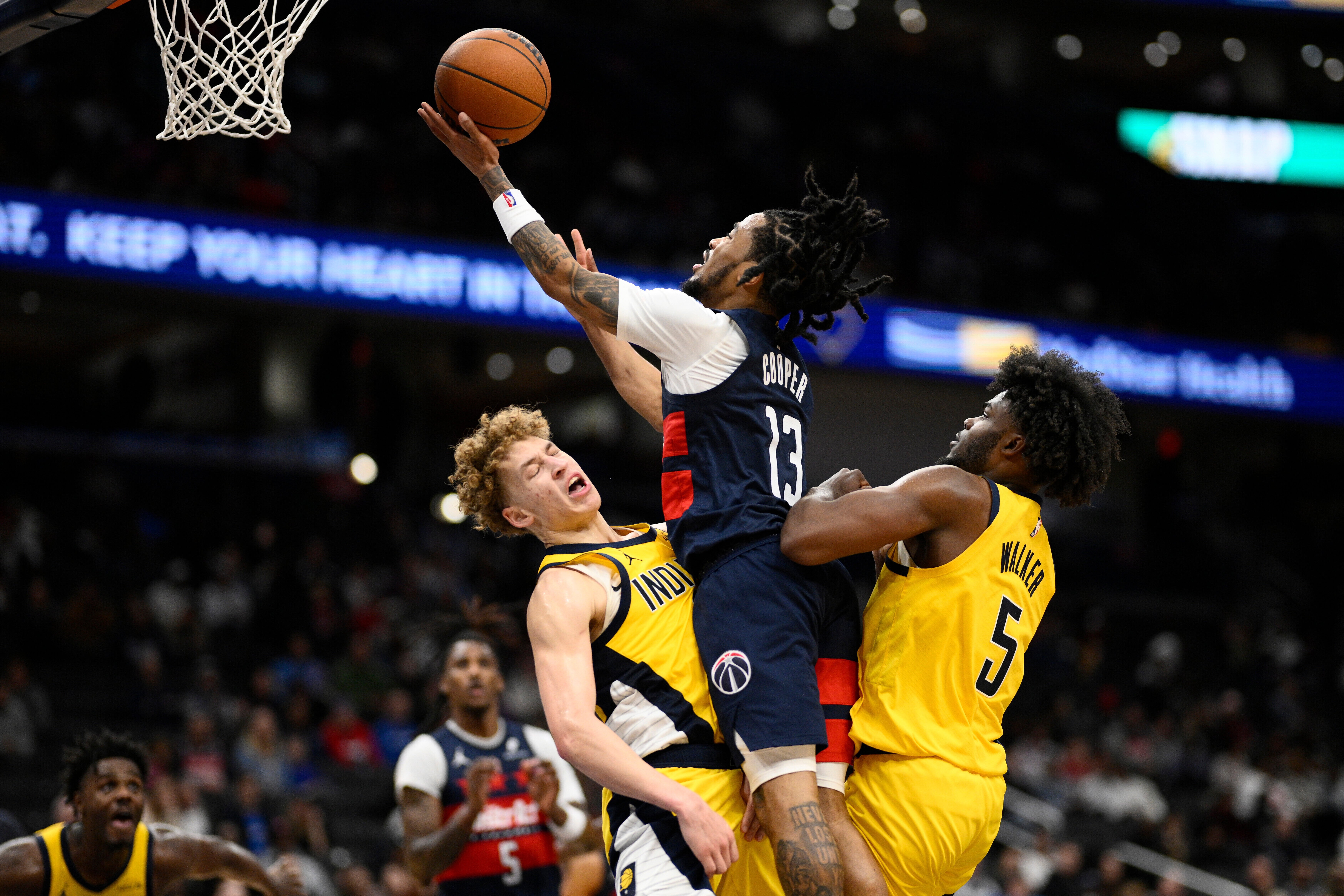Alondes Williams vive noche histórica en la victoria de Wizards sobre Pacers
