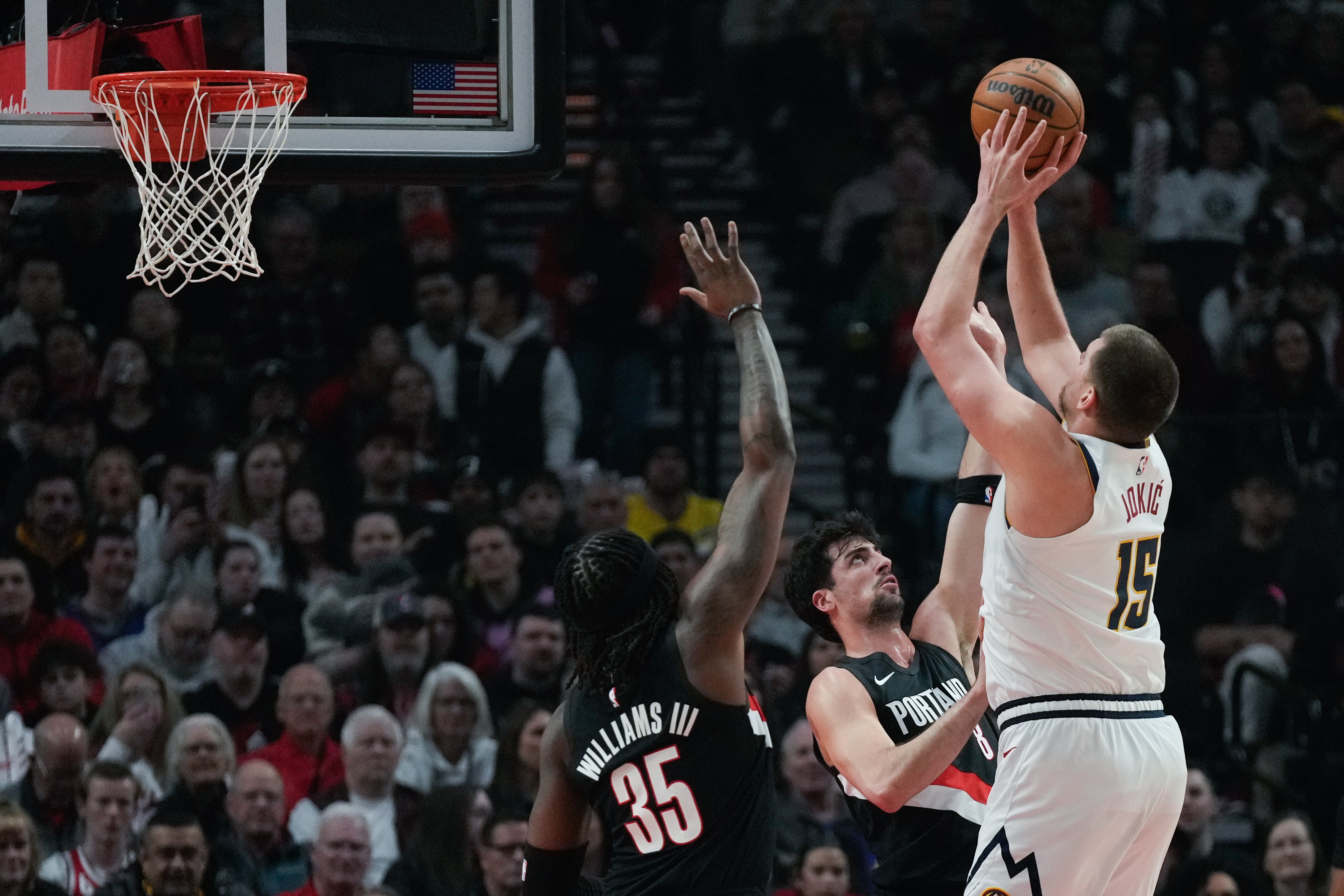 Nuggets rompen récord de puntos como visitantes y aplastan 157-103 a Trail Blazers