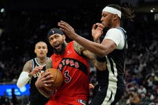 Raptors vencen 122-94 a Bucks y cortan racha de 3 triunfos de Milwaukee