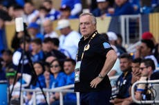 Dick Advocaat renuncia como técnico de Curazao por salud de su hija. No irá al Mundial