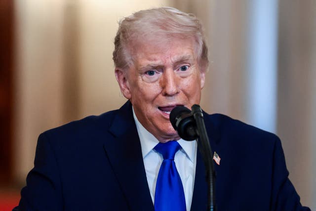 <p>Desde reducir el tamaño de la fuerza laboral federal y trastocar el calendario de vacunación infantil, hasta lanzar ataques contra Venezuela y capturar al presidente de ese país, el alcance de Trump parece no tener límites.</p>