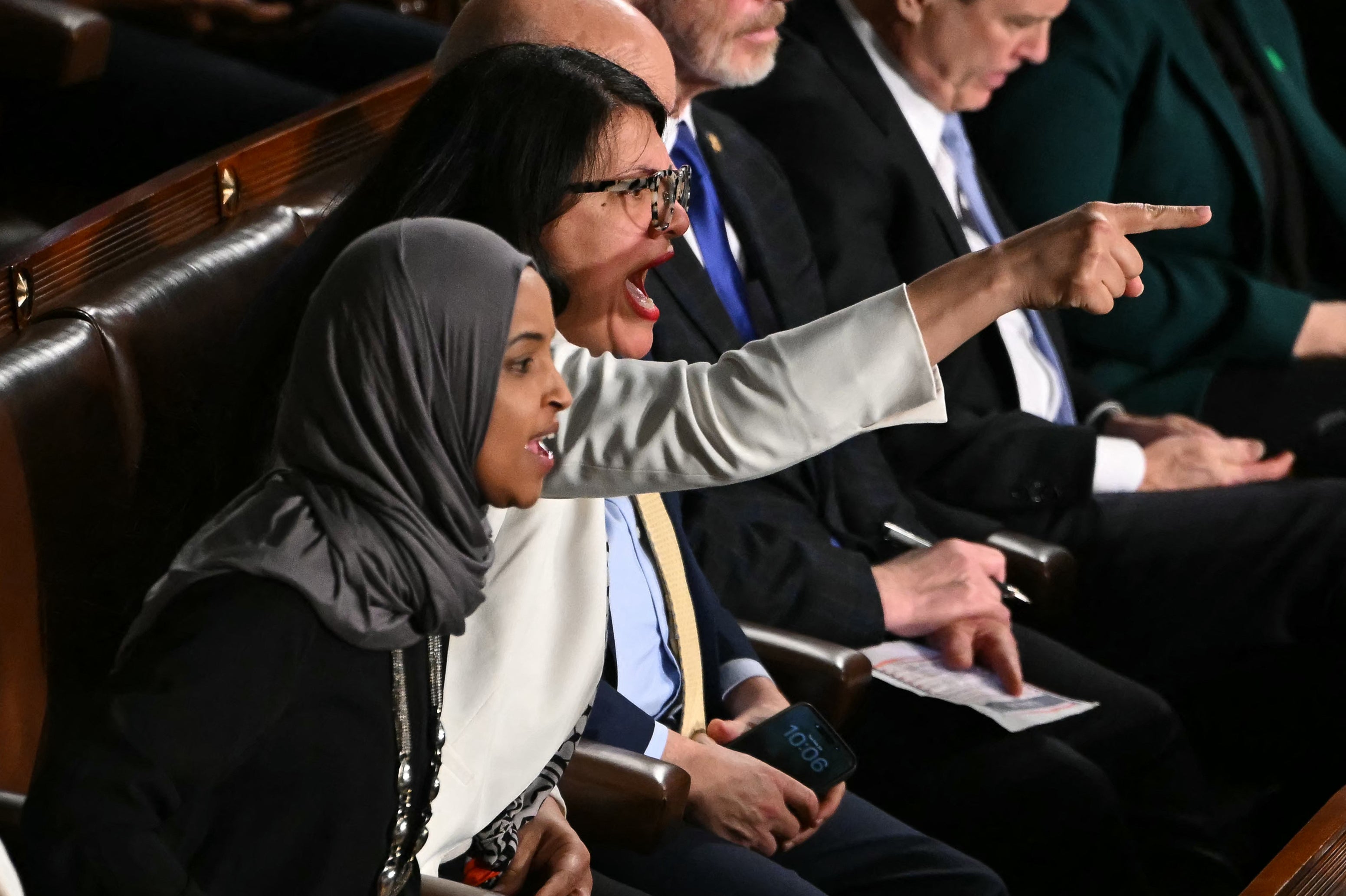 Las congresistas Ilhan Omar y Rashida Tlaib gritaron mientras el presidente Donald Trump hablaba sobre su ofensiva contra la inmigración durante su discurso sobre el estado de la Unión
