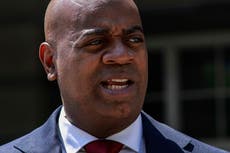 Operativo de ICE en Newark causó choque múltiple con heridos, dice alcalde