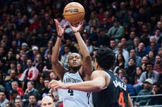 Vassell y Spurs se reponen a mala noche de Wemby y superan 110-107 a Raptors para hilar 10mo triunfo